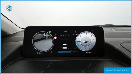 HYUNDAI STARIA 4WD LOUNGE 9-SEATER