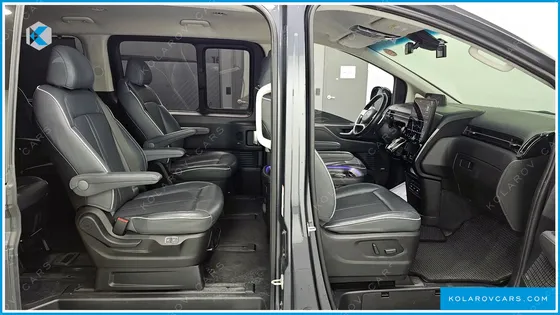 HYUNDAI STARIA 4WD LOUNGE 9-SEATER