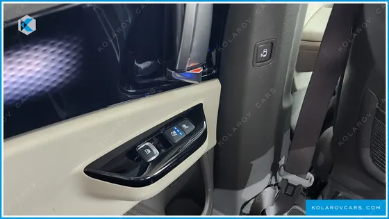KIA CARNIVAL GASOLINE 7-SEATER HI-LIMOUSINE
