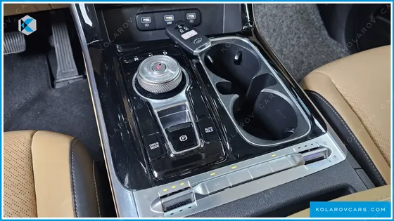 KIA CARNIVAL 9-SEATER SIGNATURE