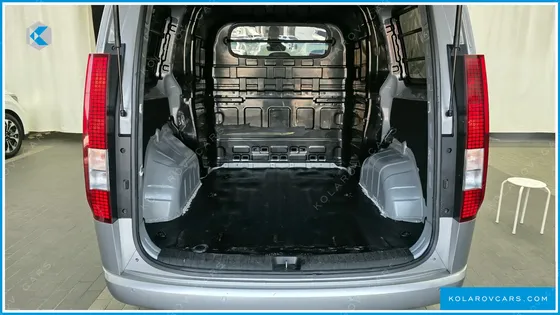 HYUNDAI STARIA L3.5 CARGO 5-SEATER
