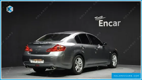 INFINITY G SEDAN LUXURY