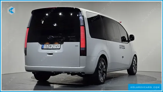 HYUNDAI STARIA 4WD LOUNGE 9-SEATER