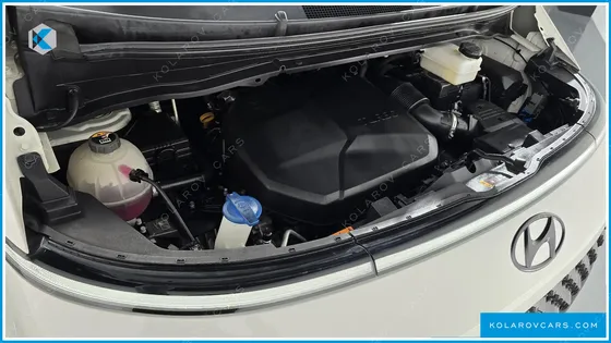 HYUNDAI STARIA 4WD LOUNGE 9-SEATER