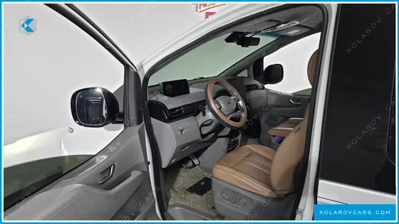 HYUNDAI STARIA 4WD LOUNGE 9-SEATER