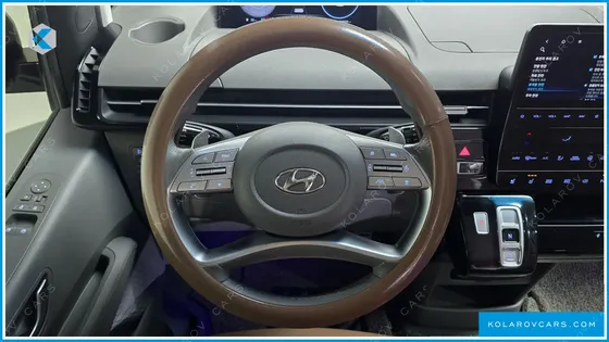 HYUNDAI STARIA 4WD LOUNGE 9-SEATER