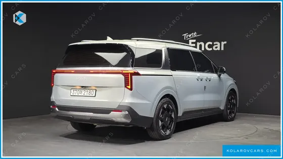 KIA CARNIVAL GASOLINE 9-SEATER NOBLESSE