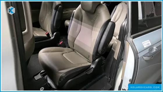 KIA CARNIVAL GASOLINE 9-SEATER NOBLESSE