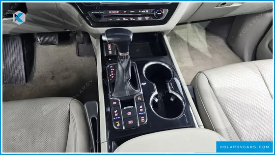 KIA CARNIVAL 7-SEATER LIMOUSINE