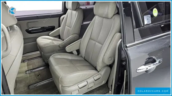 KIA CARNIVAL 7-SEATER LIMOUSINE