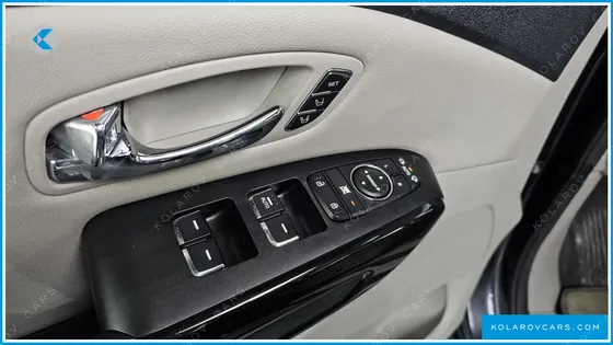 KIA CARNIVAL 7-SEATER LIMOUSINE