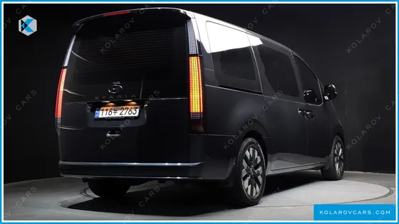 HYUNDAI STARIA LOUNGE 9-SEATER