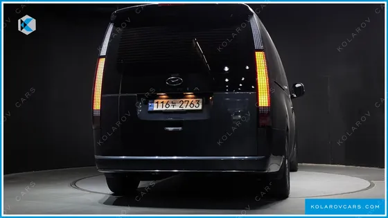 HYUNDAI STARIA LOUNGE 9-SEATER
