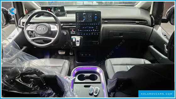 HYUNDAI STARIA LOUNGE 9-SEATER