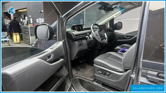 HYUNDAI STARIA LOUNGE 9-SEATER