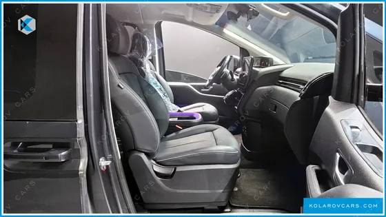 HYUNDAI STARIA LOUNGE 9-SEATER