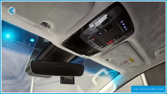 HYUNDAI STARIA LOUNGE 9-SEATER