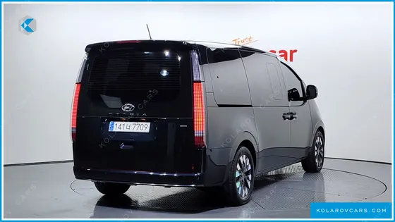 HYUNDAI STARIA 4WD LOUNGE 9-SEATER