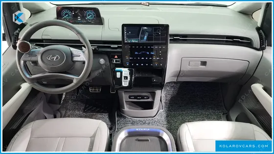 HYUNDAI STARIA 4WD LOUNGE 9-SEATER