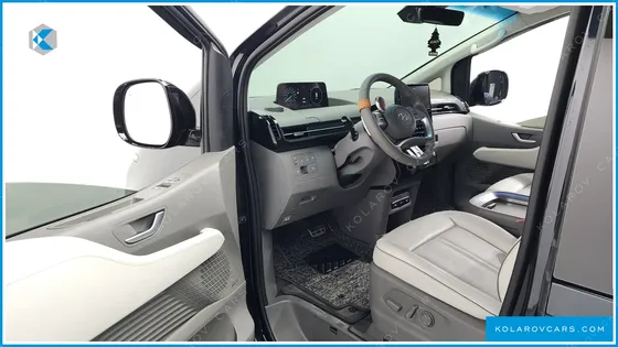 HYUNDAI STARIA 4WD LOUNGE 9-SEATER