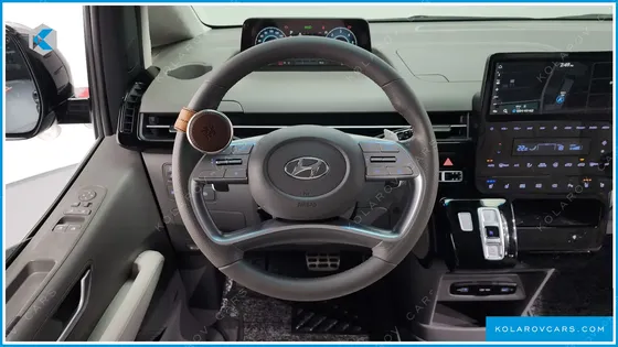 HYUNDAI STARIA 4WD LOUNGE 9-SEATER