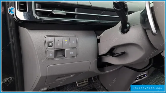 HYUNDAI STARIA 4WD LOUNGE 9-SEATER
