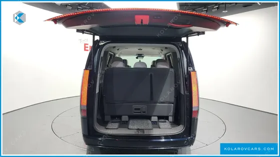 HYUNDAI STARIA 4WD LOUNGE 9-SEATER