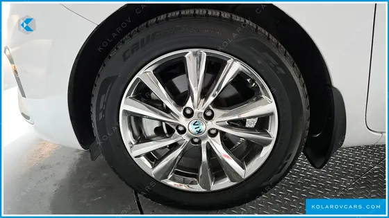 KIA CARNIVAL 9-SEATER PRSTIGE