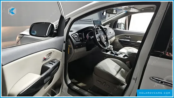 KIA CARNIVAL 9-SEATER PRSTIGE