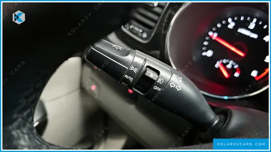 KIA CARNIVAL 9-SEATER PRSTIGE