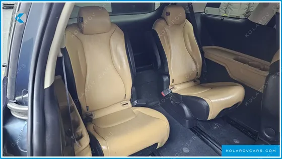 KIA CARNIVAL 9-SEATER NOBLESSE