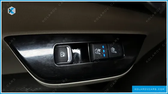 KIA CARNIVAL GASOLINE 7-SEATER SIGNATURE