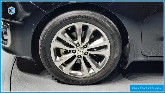 KIA CARNIVAL GASOLINE 9-SEATER NOBLESSE