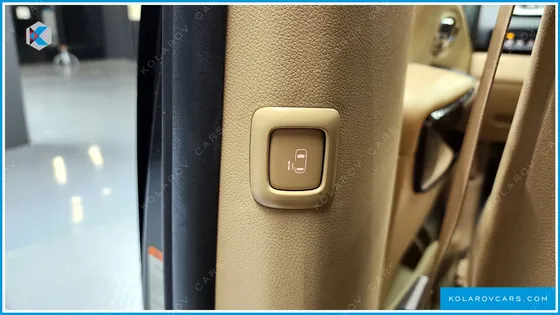 KIA CARNIVAL GASOLINE 9-SEATER NOBLESSE
