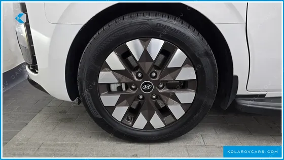 HYUNDAI STARIA 4WD LOUNGE 9-SEATER