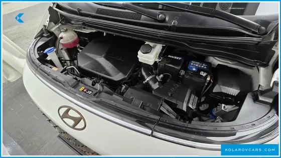 HYUNDAI STARIA 4WD LOUNGE 9-SEATER