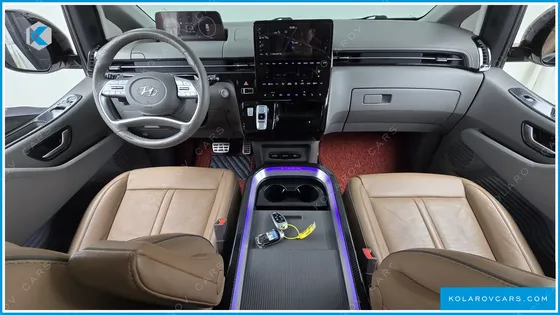 HYUNDAI STARIA 4WD LOUNGE 9-SEATER