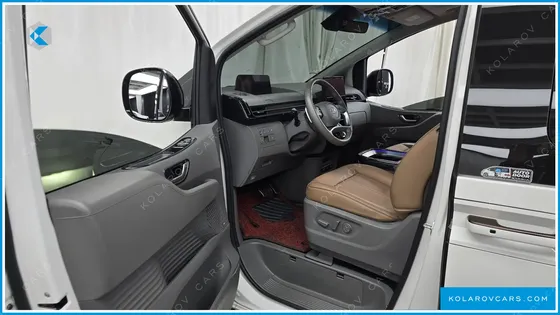 HYUNDAI STARIA 4WD LOUNGE 9-SEATER
