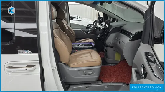 HYUNDAI STARIA 4WD LOUNGE 9-SEATER