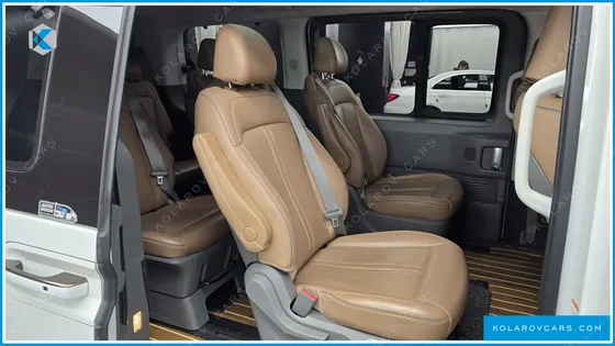 HYUNDAI STARIA 4WD LOUNGE 9-SEATER
