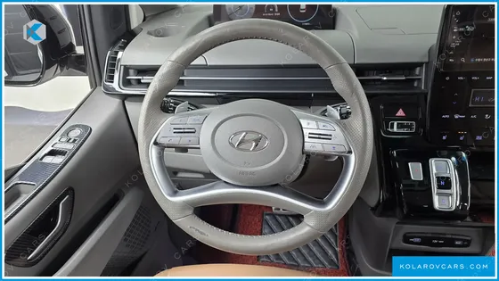 HYUNDAI STARIA 4WD LOUNGE 9-SEATER