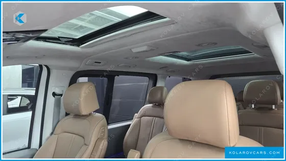 HYUNDAI STARIA 4WD LOUNGE 9-SEATER