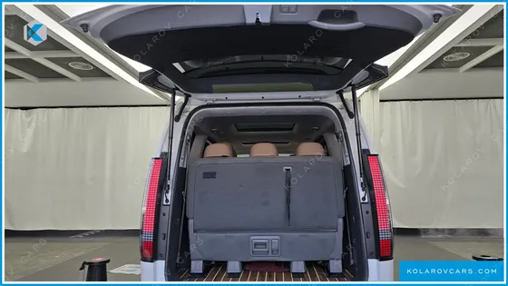 HYUNDAI STARIA 4WD LOUNGE 9-SEATER