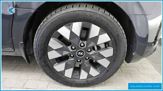 HYUNDAI STARIA 4WD LOUNGE 9-SEATER