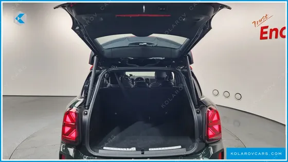 MINI COUNTRYMAN JCW LAUNCH PACK