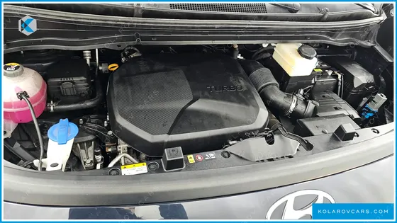 HYUNDAI STARIA 4WD TOURER 9-SEATER