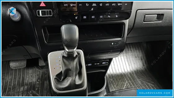 HYUNDAI STARIA 4WD TOURER 9-SEATER