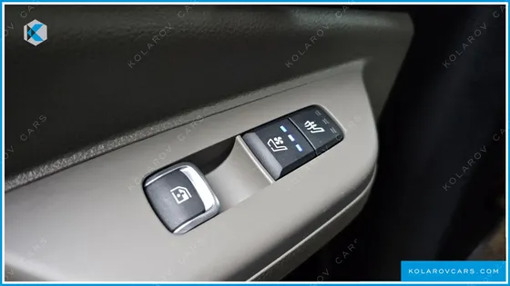 KIA CARNIVAL 9-SEATER SIGNATURE