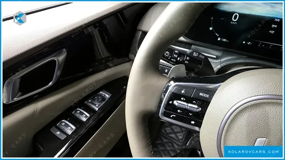 KIA CARNIVAL GASOLINE 7-SEATER SIGNATURE