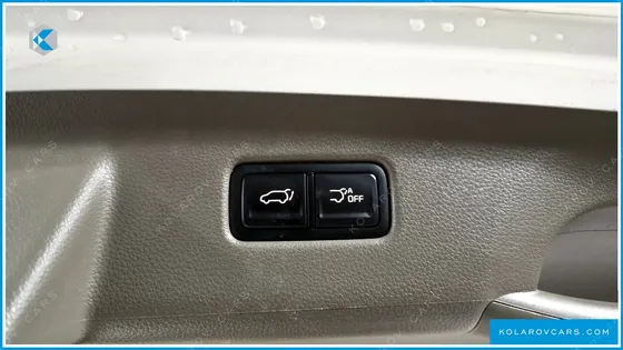 KIA CARNIVAL GASOLINE 7-SEATER SIGNATURE